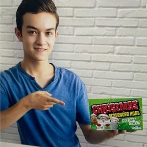 Christmas Scavenger Hunt Family Game 220 Cards Age 6+ - Complete With Manual